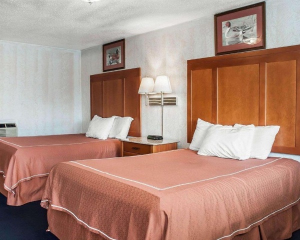 Rodeway Inn & Suites Niagara Falls image 11