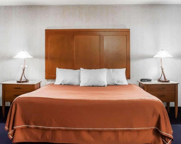 Rodeway Inn & Suites Niagara Falls image 12