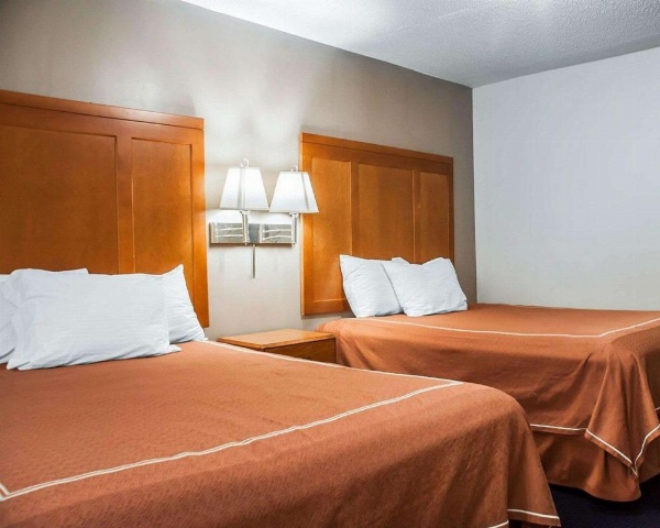 Rodeway Inn & Suites Niagara Falls image 14