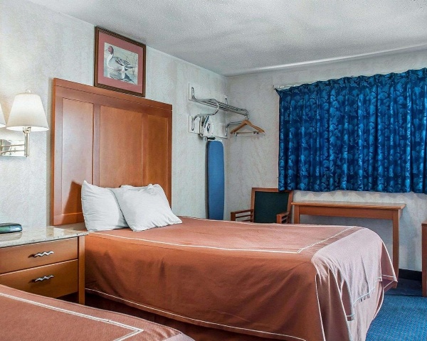 Rodeway Inn & Suites Niagara Falls image 3