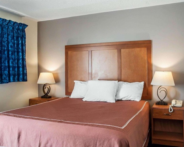 Rodeway Inn & Suites Niagara Falls image 5