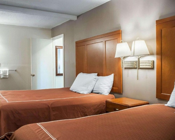 Rodeway Inn & Suites Niagara Falls image 8